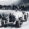 Rudolf Caracciola gewinnt auf Mercedes-Benz Typ SSK beim Klausenrennen 1930 die Sportwagen-Wertung.